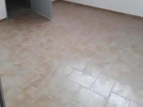 Local en Alquiler en Área Centro Sur, $ 3.200.000