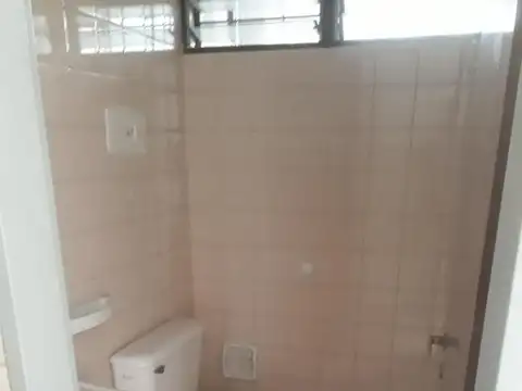 Local en Alquiler en Área Centro Sur, $ 3.200.000