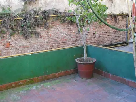 3 AMBIENTES PH , CON PATIO DE ENTRADA Y PEQUEÑA TERRAZITA 