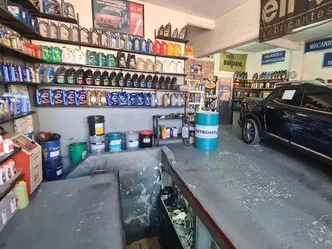 EN VENTA EN PALOMAR TALLER LUBRICENTRO CON VIVIENDA - FICHA 10066