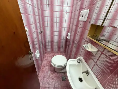 Venta Departamento 4 Amb Amplios con Baulera en Edificio Torre Caseros Centro