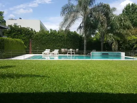 Casa 11 ambientes con 4 baños