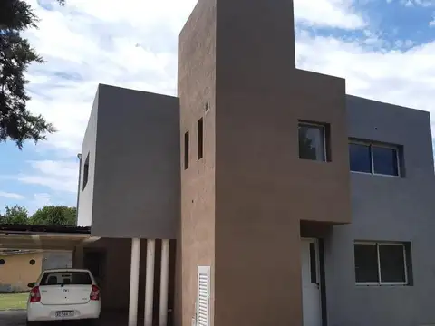 Casa Funes 3 dorm y 4 baños 550 m2 terreno piscina