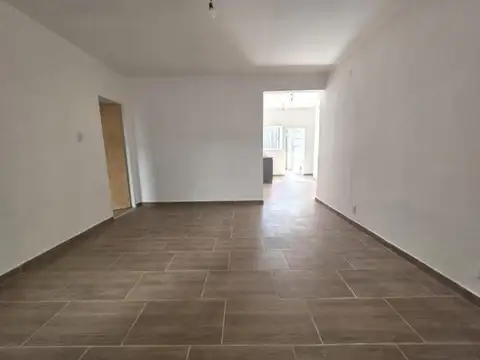 PH A ESTRENAR EN MORON CON 3 HABITACIONES Y PATIO