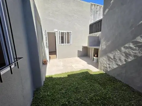 PH A ESTRENAR EN MORON CON 3 HABITACIONES Y PATIO