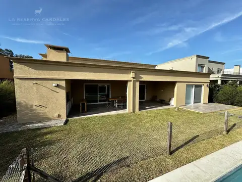 Casa en Alquiler con 2 cocheras