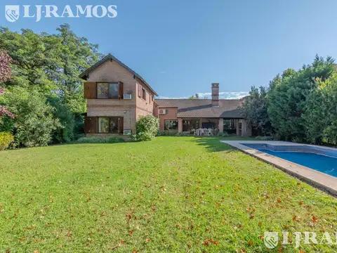Casa en Venta con 2 cocheras