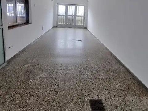 Casa 6 ambientes con 2 baños