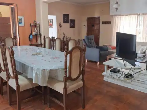 Casa 4 ambientes con 4 baños