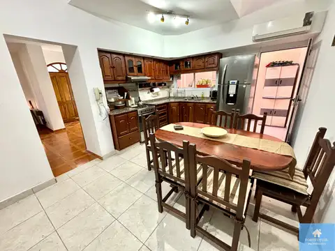 Casa en venta en Liniers 5 ambientes