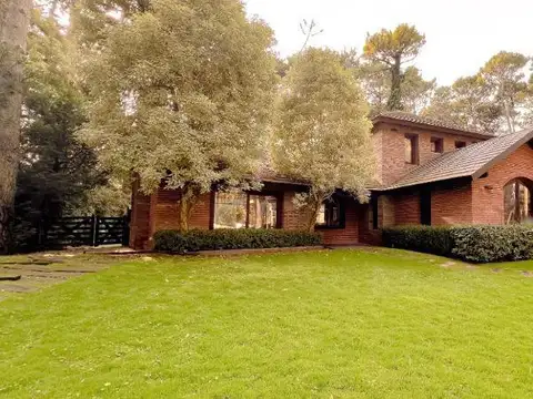 Venta Casa con Piscina Carilo