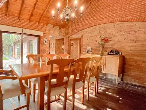 Venta Casa con Piscina Carilo