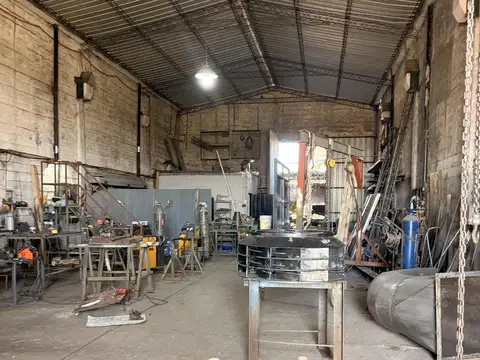 Galpon en Venta 45  mts Fondo