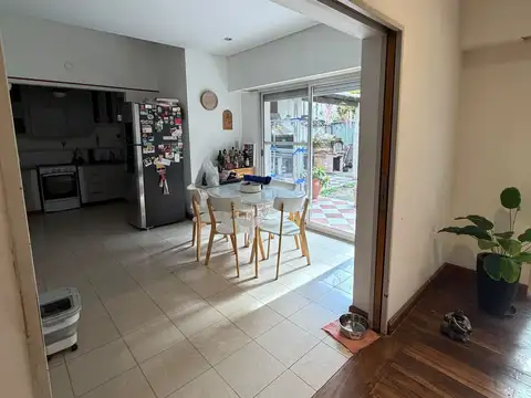 Casa 6 ambientes con 2 baños