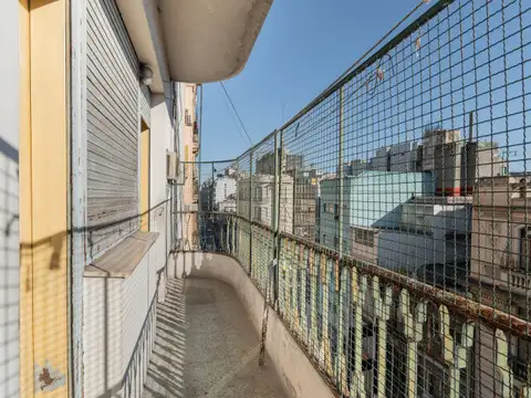 Larrea 400, Piso 5