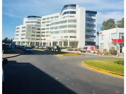 Oficina en Alquiler con 1 cochera