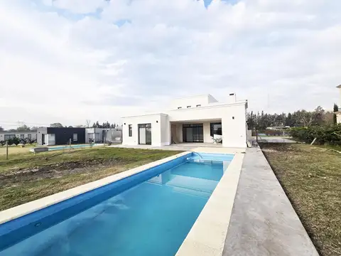 Casa en Alquiler al Oeste
