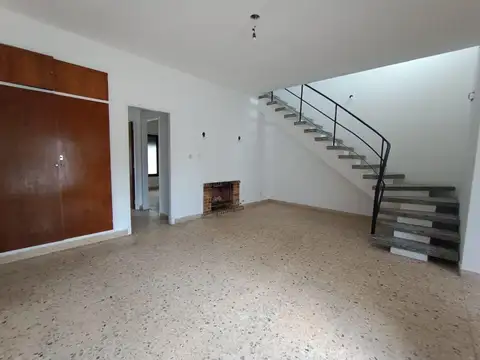 Casa 7 ambientes con 1 baño