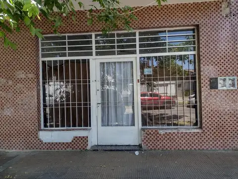 Local frente hospital de Hurlingham de 6 m de frente