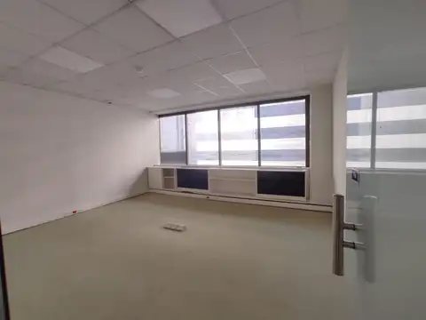  Oficina en piso alto en excelente edificio en inmejorable zona 