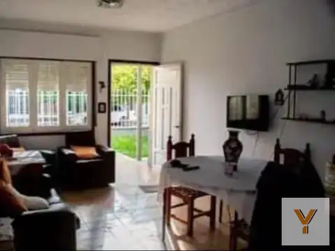 Casa 5 ambientes con 1 baño