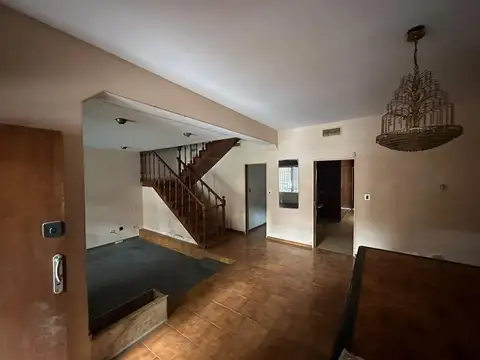 Casa 5 ambientes con 3 baños