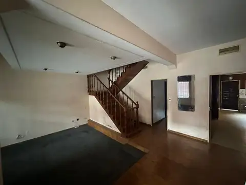 Vta hermosa casa con jardin y quincho + parrilla - Mataderos