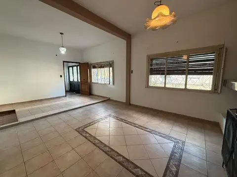 Casa 5 ambientes con 3 baños