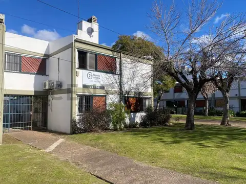 - VENTA DUPLEX TOLOSA - CALLE 14 e/ 528bis Y 529 -