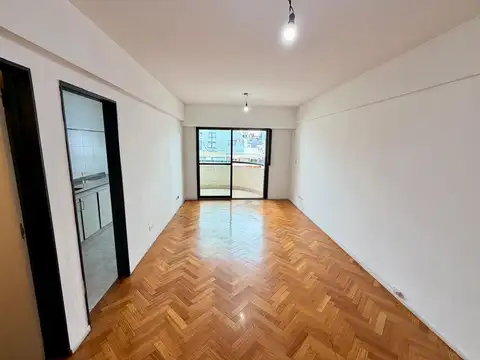 Departamento con gran vista, seguridad, balcon y jardin de uso comun en belgrano