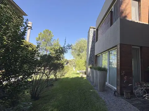 Venta casa 5 Ambientes Saint Thomas Este Club Country