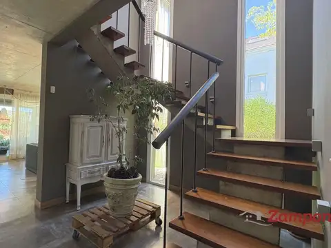 Casa 5 ambientes con 4 baños