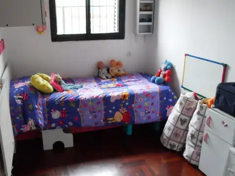 EXCELENTE TIPO CASA 4 AMB FRENTE C/ ENTRADA INDEP.1° PISO. BALCON. TERRAZA. QUINCHO. DIGNO DE VER 