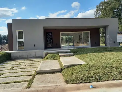 VENTA DE CASA 4 AMBIENTES, MINIMALISTA, EN BARRIO PRIVADO LARES DE CANNING