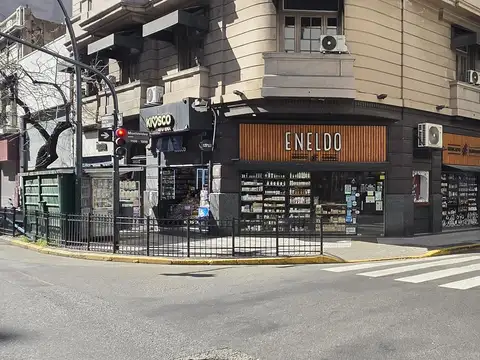 Local en Santa Fe esq Montevideo