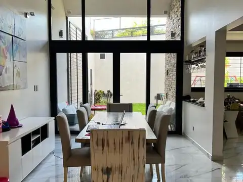 Casa 4 ambientes con 3 baños