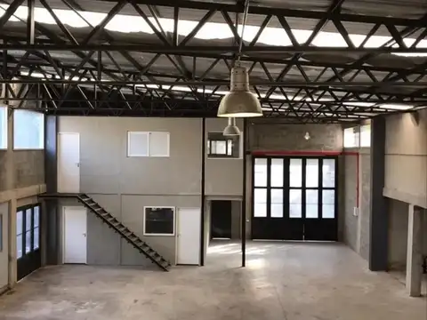 EXCELENTE GALPON EN ALQUILER MAQUINISTA SAVIO