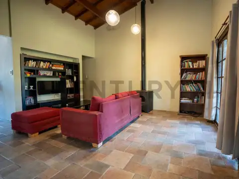 Casa en Venta con 2 cocheras