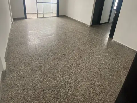 PH -Amplio 3 ambientes-  Al frente- 2 Piso por escalera- SIN EXPENSAS