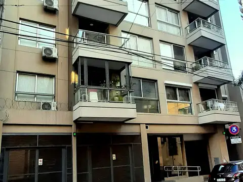 2 AMB. SUPERFICIE 62 M2 CON BALCON TERRAZA, PARRILLA INDIVIDUAL Y COCHERA, BERTRES Y JUAN B. ALBERDI (ALT. 700)
