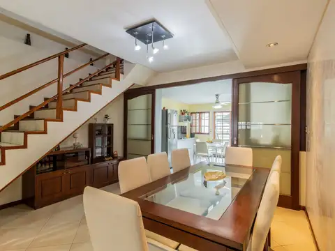 Casa 5 ambientes con 3 baños