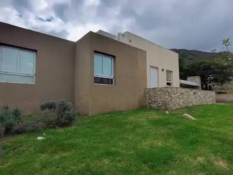 VENTA|   Barrio LA AGUADITA casa 2 dormitorios