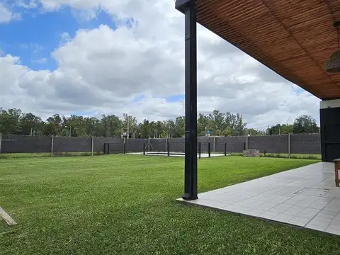 Casa 2 ambientes con 1 baño
