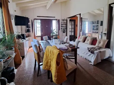 CASA QUINTA CON AMPLIO LOTE