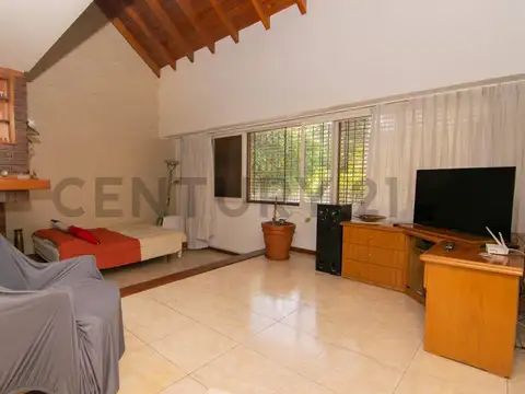 Casa en Venta con 4 cocheras