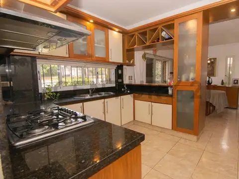 VENTA Casa 7 Ambientes con Parque, Pileta y Quincho | Ciudad Jardín - Acepta permuta