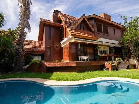 VENTA Casa 7 Ambientes con Parque, Pileta y Quincho | Ciudad Jardín - Acepta permuta