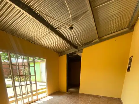 (A111) CASA 3 DORMITORIOS - B° ITAEMBÉ MINÍ