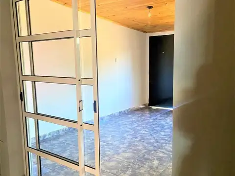 Casa en Alquiler con 3 cocheras