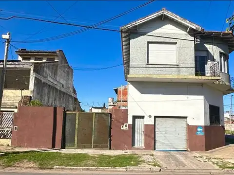 Galpon/ local con vivienda en esquina